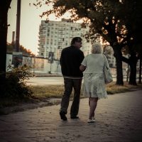 Aikuisemmassa iässä on helpompi keskittyä onnellisuuteen